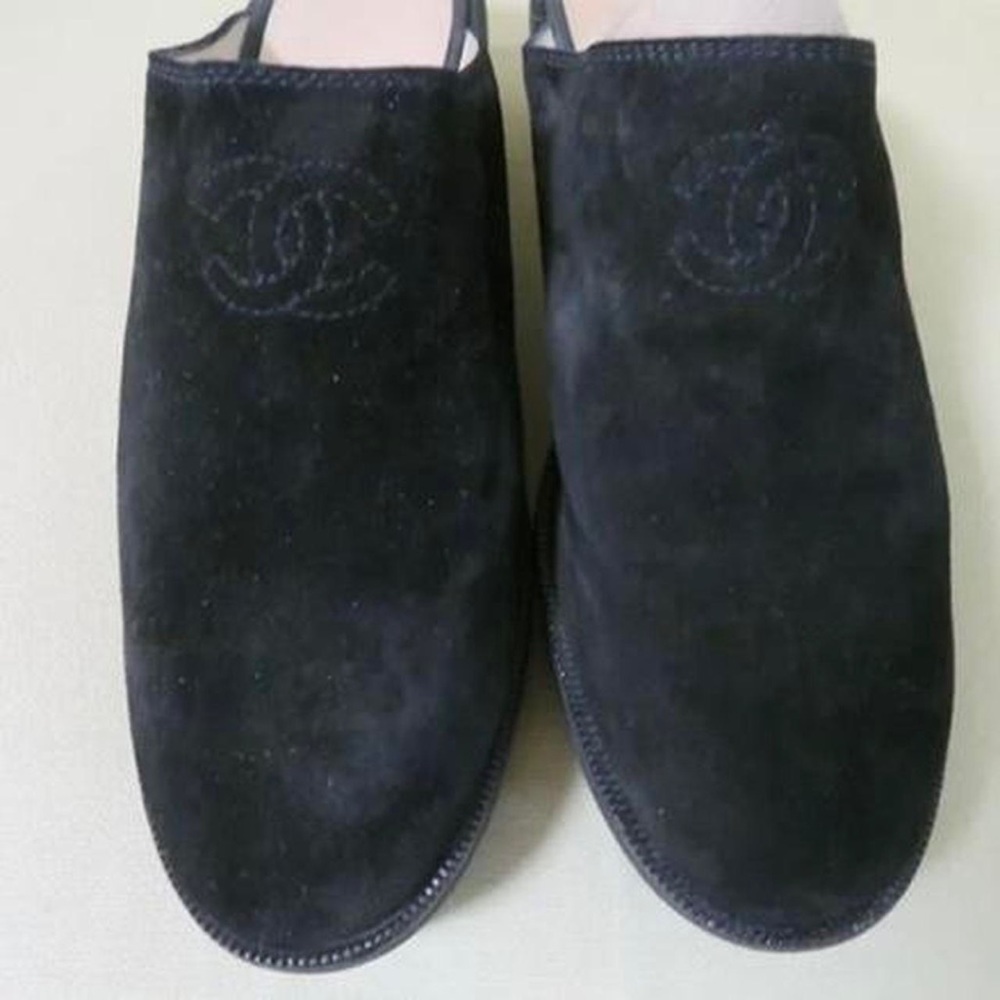 Authentic vintage Chanel mule/clogs. Black suede Chanel mule/clogs
